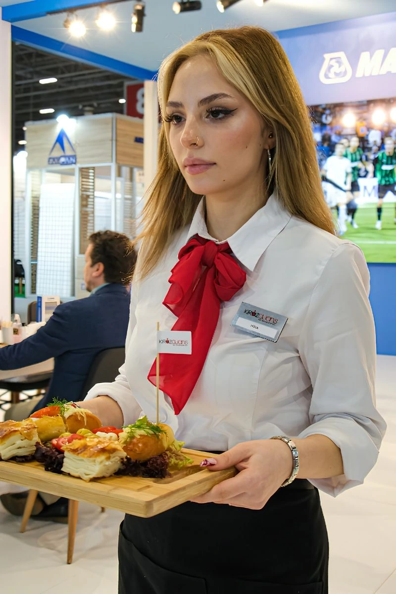 Kiraz Ajans - Fuar Stand Hostesi 